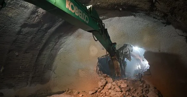 Yeniköprü-Yüksekova Yolu T1 Tüneli'nde ışık göründü | Seyahat süresi 25 dakika azalacak! Bakan Uraloğlu'ndan A Haber'e özel açıklamalar