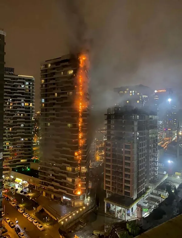 Kadıköy'de 24 katlı binada yangın! Lüks rezidans alev alev yandı! Yangının çıkış nedeni belli oldu-6