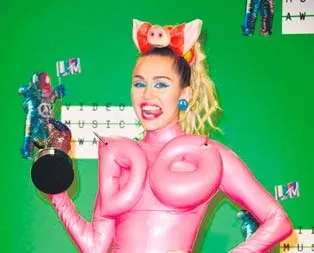 Sosyal medyada Cyrus depremi