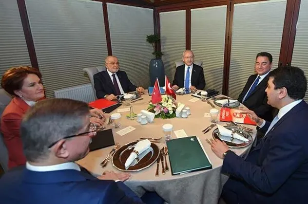 6'li masanın cumhurbaşkanı adaylığına ilişkin uzlaşma sağlayamaması ittifak için dağılma sinyallerini vermeye başladı