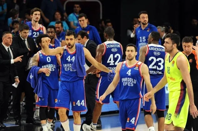 Fenerbahçe Beko'dan Anadolu Efes'e tebrik