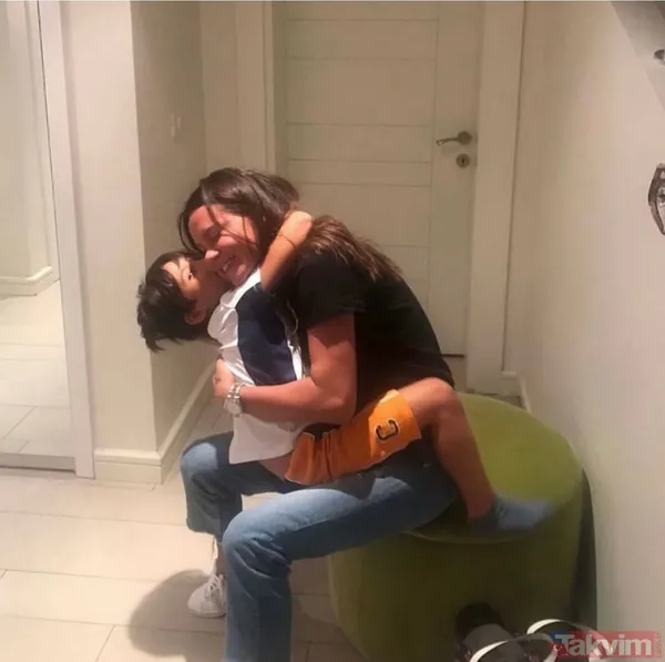 Ebru Şallı Ve Oğlu Pars