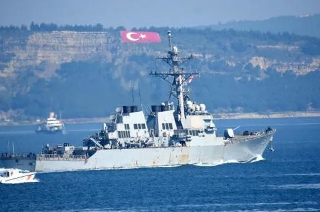 ABD savaş gemisi Çanakkale Boğazı'ndan geçti