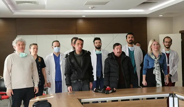 gururluyuz-1642803770850.jpeg Yaptığı yüz, kol ve rahim nakliyle tıp literatürüne giren Prof. Dr. Ömer Özkan'ın başarısı herkesi gururlandırdı-2