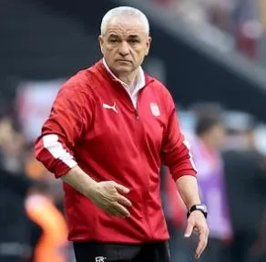 1699826850694.jpeg Rıza Çalımbay gelir gelmez fark yarattı! Kartal 55.dakikada Başakşehir'i devirdi-2