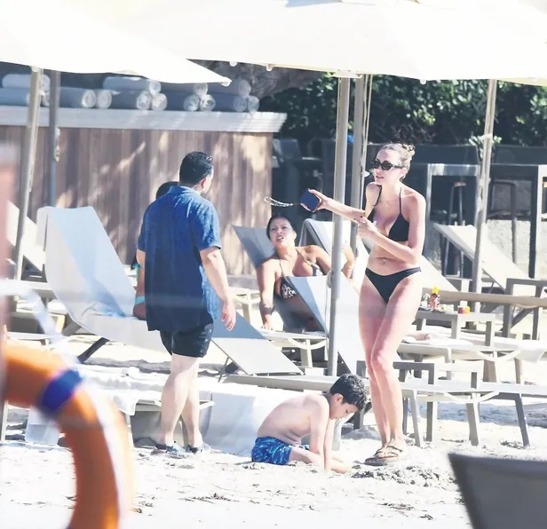 melis-sutsurup-ile-bodruma-balayina-giden-mustafa-sandala-emina-jahovic-soku-1655838814941.jpeg Mustafa Sandal'a balayında Emina Jahovic şoku - 4