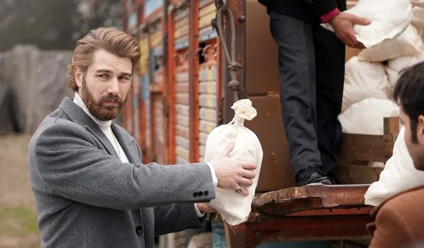 gercek-ortaya-cikiyor-mu-bir-zamanlar-cukurova-123-bolum-2-fragmani-yayinlandi-meshur-hakan-gumusoglu-mehmet-k-1644260511908.jpg Gerçek ortaya çıkıyor mu? Bir Zamanlar Çukurova 123. bölüm 2. fragmanı yayınlandı: “Meşhur Hakan Gümüşoğlu, Mehmet Kara!”-2