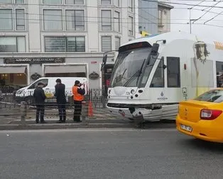 Sirkeci’de tramvay raydan çıktı