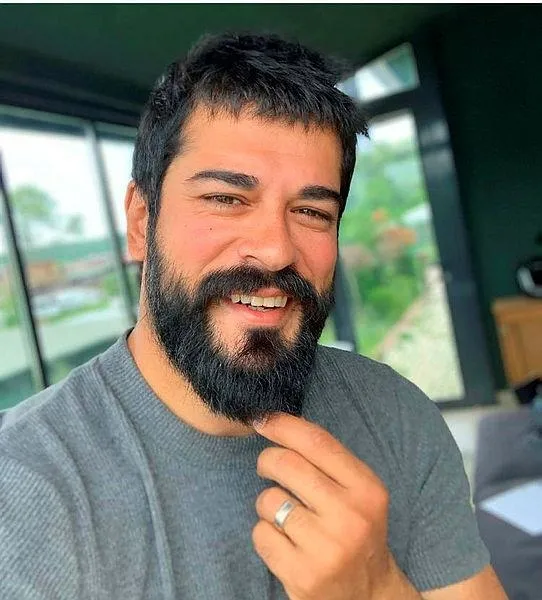 Göz kamaştırıyor! Kenan İmirzalıoğlu'nun eşi Sinem Kobal şaşkına çevirdi! Güzel oyuncunun yaşını duyanlar inanamadı!-12