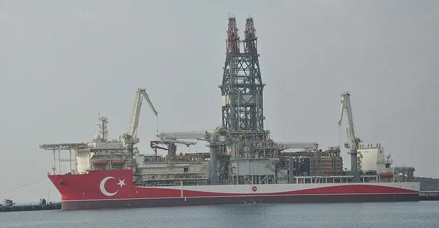 Türkiye’nin en güçlü sondaj gemisi Abdülhamid Han kırmızı beyaza boyandı Türk bayrağı işlendi