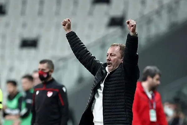 Beşiktaş, Hatay'ı 7 gol ile geçti: Kartal'ın yıldızı Larin Hatay'a 4 gol atarak yıldızlaştı-7
