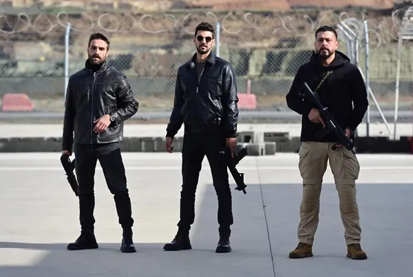 ben-bu-cihana-sigmazam-45-bolumden-ipuclari-cezayir-kurtulus-yolu-ariyor-1699864056740.jpg Ben Bu Cihana Sığmazam 45. bölümden ipuçları: Cezayir kurtuluş yolu arıyor!-3