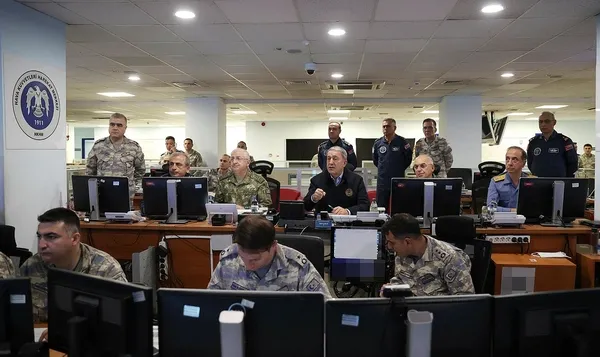 pence-kilic-harekatiyla-ilgili-pes-pese-aciklamalar-tsknin-pencesi-teroristlerin-tepesinde-1668924635565.jpeg Pençe Kılıç Harekatıyla ilgili peş peşe açıklamalar: TSK'nın pençesi teröristlerin tepesinde-5