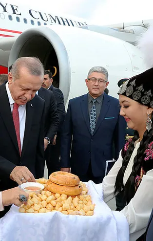Başkan Erdoğan'a Kırgızistan'da sürpriz ikram