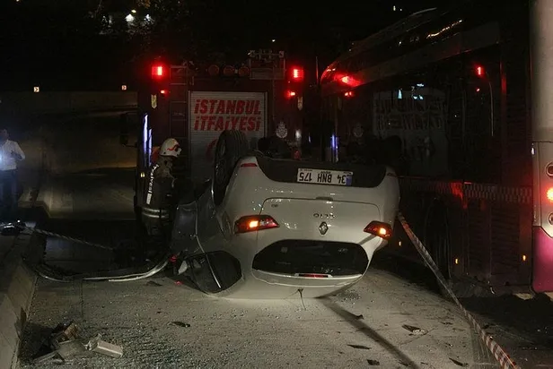 Trafik ışığına çarpan otomobil takla attı: 1 yaralı-4