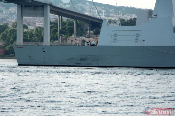 Yaklaşık 45 Dakikada 15 Temmuz Şehitler Köprüsü Altına Ulaşan Gemilerin Ön Ve Arka Bölümünde Ağır Silahlar İle Nöbet Tutan Askerlerin Olduğu Görüldü.