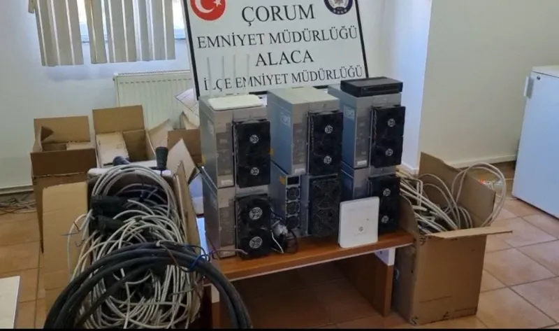 Çorum'da bu da oldu! Görenleri hayrete düşürdü: Atölye kiraladı, kaçak elektrik çekti, Bitcoin üretti | Takibi 2 ay sürdü!-2