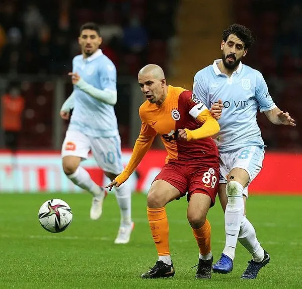 galatasarayin-galibiyet-hasreti-devam-ediyor-taraftar-isyan-bayragini-acti-1639865373517.jpeg Galatasaray'ın galibiyet hasreti devam ediyor! Taraftar isyan bayrağını açtı-8