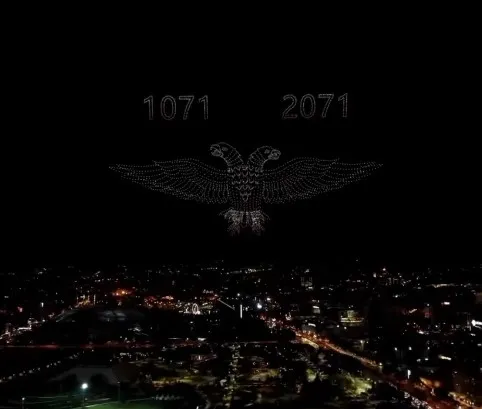 1786739635995.jpeg Çeyrek asırlık hikayeye özel klip!-5