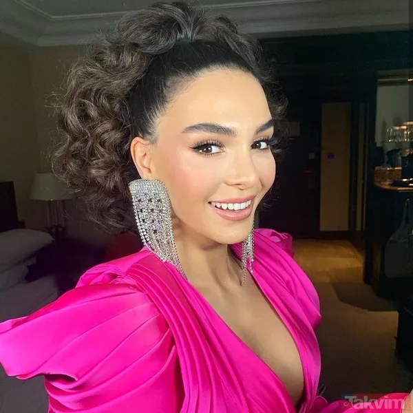 Ebru Şahin en doğal halini yakın çekim paylaştı! Bikinisi ile objektif karşısına geçti makyajsız haliyle hayranlarını mest etti - 4