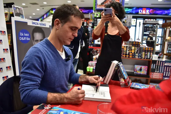 La Casa De Papel'in Berlin'i Pedro Alonso'dan D&R Kitap Fuarı'nda İstanbul sözleri! - 1