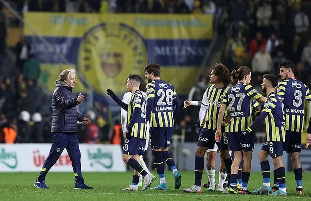 valencianin-4-gol-attigi-macta-fenerbahce-pasayi-dagitti-1675040429172.jpeg Valencia’nın 4 gol attığı maçta Fenerbahçe Paşa’yı dağıttı-7