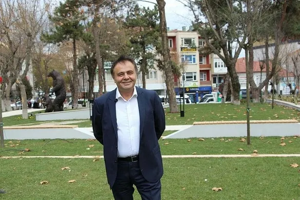 chpde-heykel-yarisi-suruyor-chpli-bilecik-belediyesi-ayi-heykeli-yapti-1607980779524.jpeg CHP'de heykel yarışı sürüyor! CHP'li Bilecik Belediyesi ayı heykeli yaptı-3