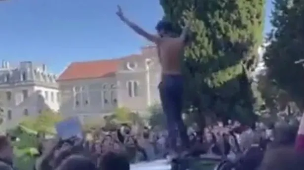 Başkan Erdoğan'dan Boğaziçi'nde rektörün aracının üstüne çıkıp slogan atan vandallara sert tepki: Bunlar öğrenci değil-3