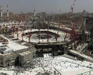 Kabe’de vinç düştü! Ölü ve yaralılar var