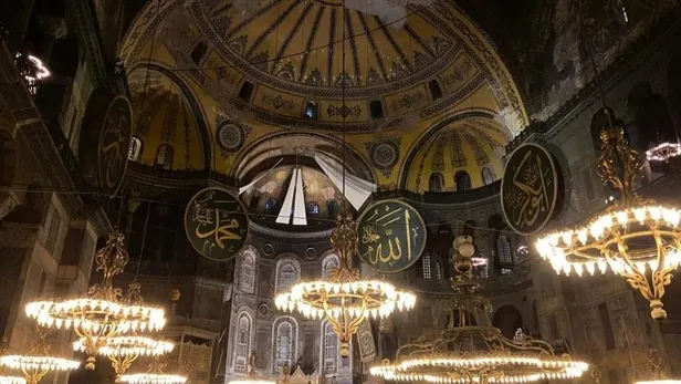 Yılın ilk sabah namazında Ayasofya Camii doldu taştı! Cemaat cami içine sığmadı-7