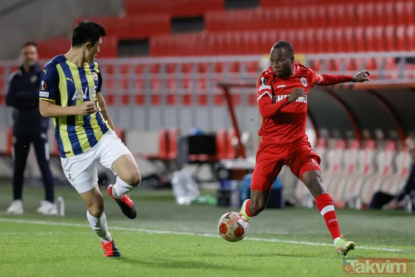 Fenerbahçe 20 Milyon Euro'dan Aşağı Bir Rakama Satmayacak Sarı-Lacivertliler Sezon Başında Çin Ekibi Bejing Guoan'dan 3 Milyon Euro Bonservis Bedeli İle...