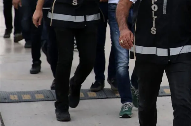 FETÖ'nün 'mütevelli grubu'na darbe! 8 şüpheli gözaltına alındı