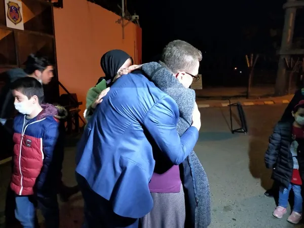 kizini-taciz-ve-tehdit-eden-adami-olduren-baba-kadir-isik-tahliye-edildi-allah-dogrunun-yar-ve-yardimcisi-olsun-1614371975131.jpg Kızını taciz ve tehdit eden adamı öldüren baba Kadir Işık tahliye edildi: Allah doğrunun yar ve yardımcısı olsun-9