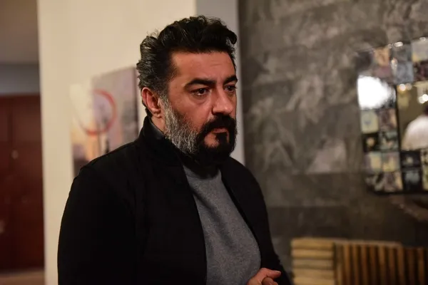 ask-bacayi-sardi-kardeslerim-42-bolum-fragmani-heyecani-arttirdi-biz-simdi-sevgili-miyiz-1645911480910.jpg Aşk bacayı sardı! Kardeşlerim 42. bölüm fragmanı heyecanı arttırdı: "Biz şimdi sevgili miyiz?"-2