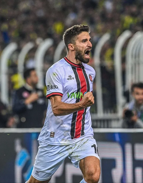 1674650479511.jpg Fabio Borini için karşı karşıya geldiler! Fenerbahçe ve Trabzonspor masaya oturuyor-10