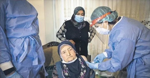 Avrupa’da son tercih Türkiye’de baş tacı: 90 yaş ve üzeri vatandaşlar için evde aşılama başladı