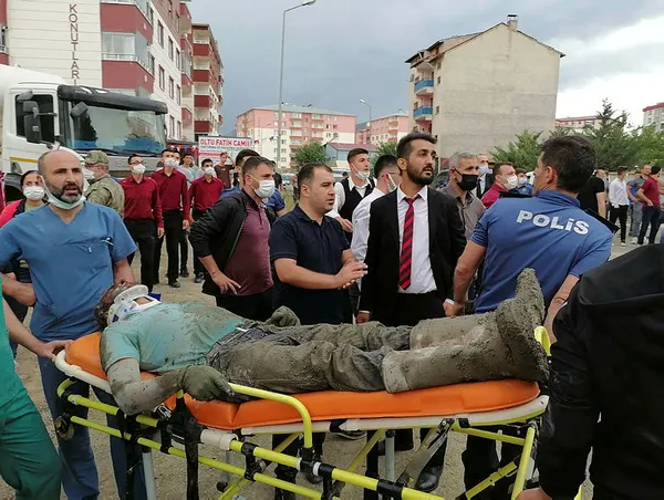 1625660514402.jpg SON DAKİKA! Erzurum'da cami inşaatında çökme! 3 işçi yaralandı-2