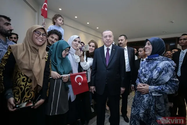 Başkan Erdoğan'a Malezya’da coşkulu karşılama: Seninleyiz Reis