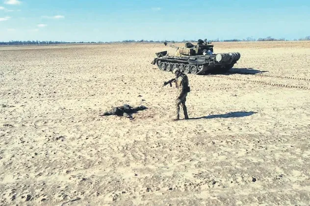 Rusya-Ukrayna savaşında Rus askerleri tanklarıyla birlikte teslim oluyor