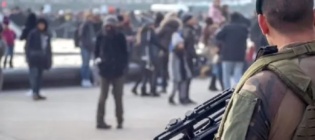 Paris'te saldırı! Askerlerin üzerine araç sürüldü