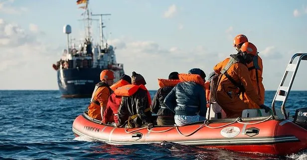 Libya sahil koruma ekipleri 102 düzensiz göçmeni denizden kurtardı