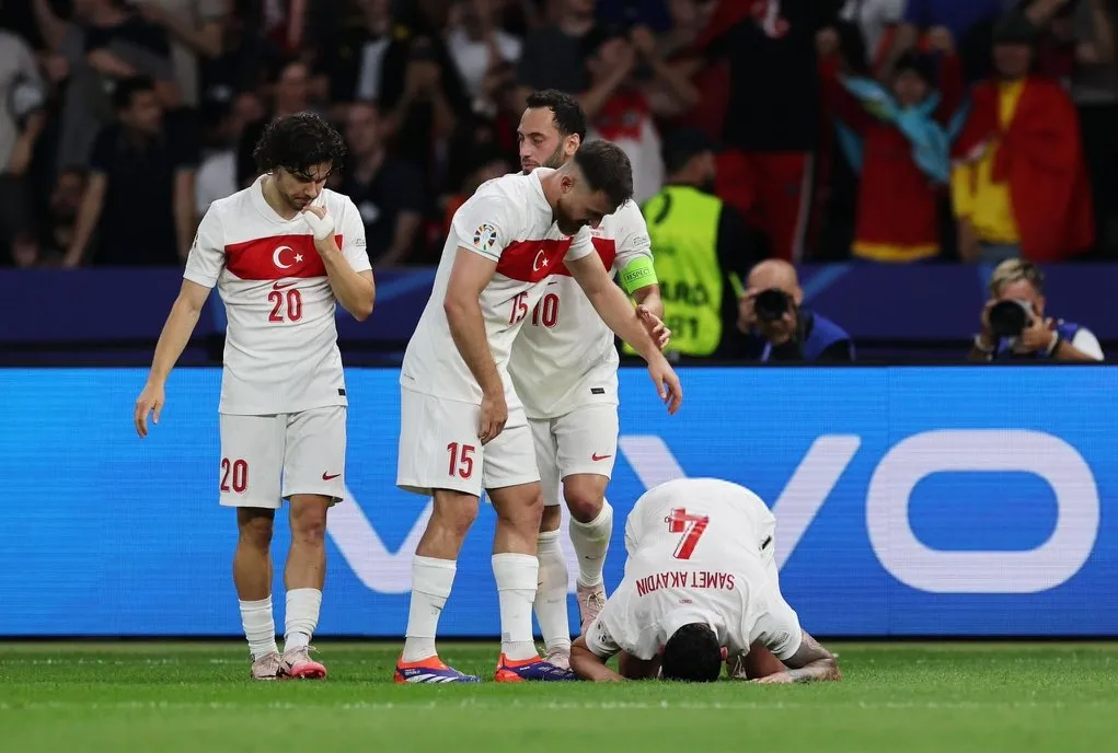 Samet golü secde ederek kutladı