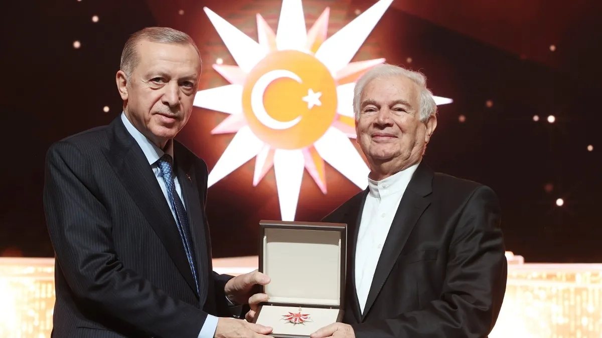 turk-sanatinin-buyuk-ustasina-veda-suleyman-saim-tekcan-86-yasinda-hayatini-kaybetti-1792325800739.jpg Türk sanatının büyük ustasına veda! Süleyman Saim Tekcan 86 yaşında hayatını kaybetti-3