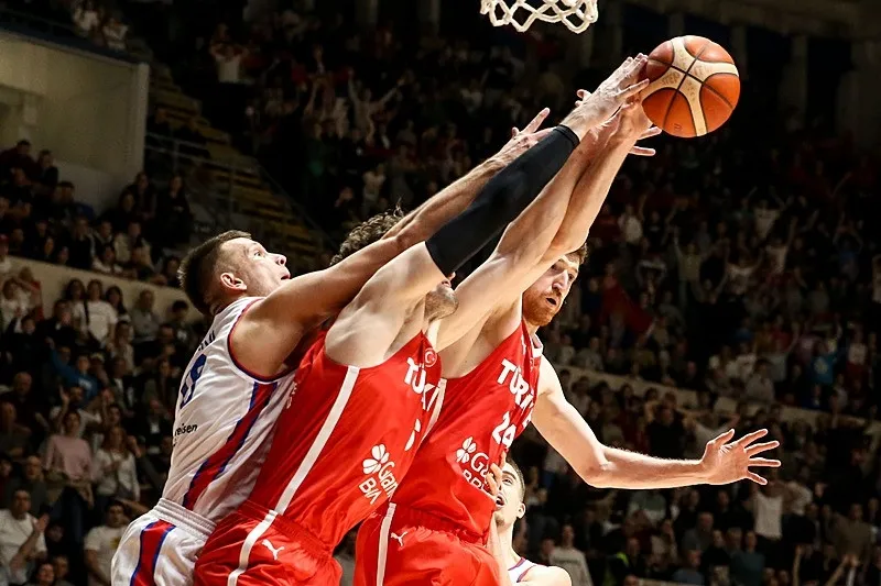 12 Dev Adam Sırbistan karşısında tur için parkede!-3