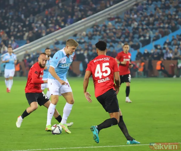 Trabzonspor - Gaziantep FK maçında ilginç olay! Arda Akbulut kaleye geçince Muhammet Taha Tepe maça motosikletle yetişti - 32