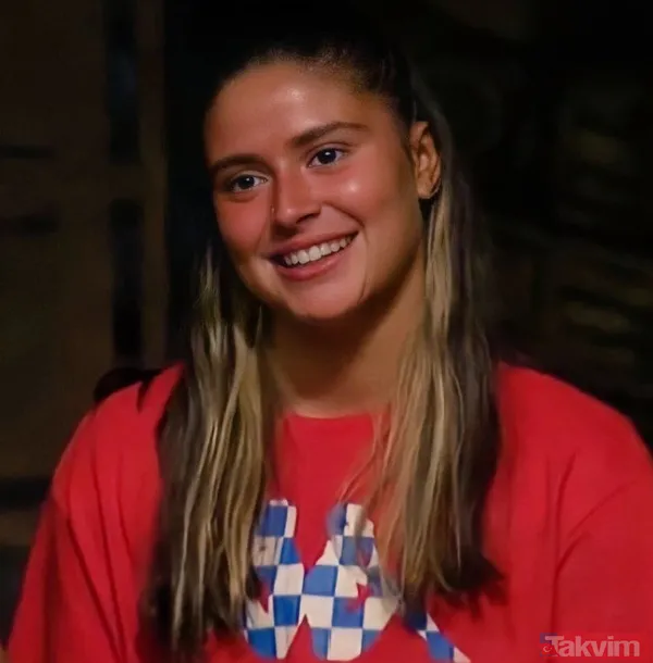 Survivor Ayşe Sude'den intikamını aldı dekolte meselesinde kan çıktı 'göz zevkimi bozuyor' Mert Öcal devreye girdi - 2