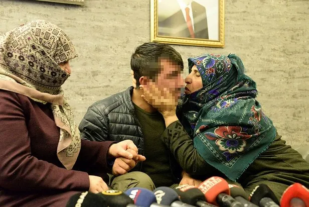 Son dakika: Diyarbakır'da nöbet tutan bir aile daha evladına kavuştu-1