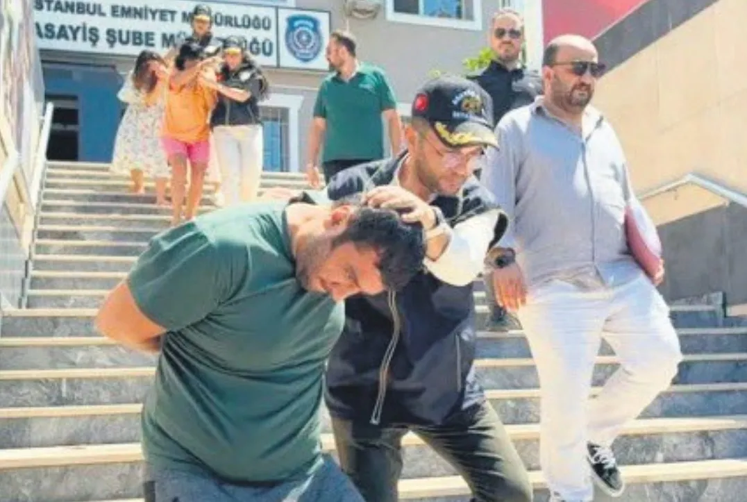 İnsan kılığındaki vampir