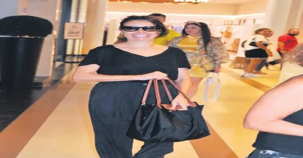 Süper kahraman Özgü Namal! ''Setleri özlemişim''