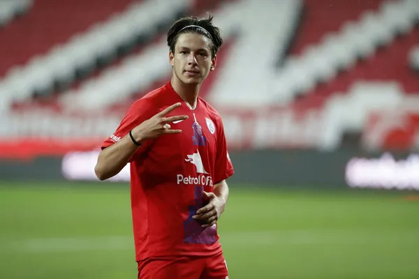 fenerbahce-baskani-ali-koc-altinordunun-kapisini-caldi-iste-burak-ince-ile-enis-destanin-yildizin-fiyati-1621961318492.jpg Fenerbahçe Başkanı Ali Koç, Altınordu'nun kapısını çaldı! İşte Burak İnce ile Enis Destan'ın fiyatı-2